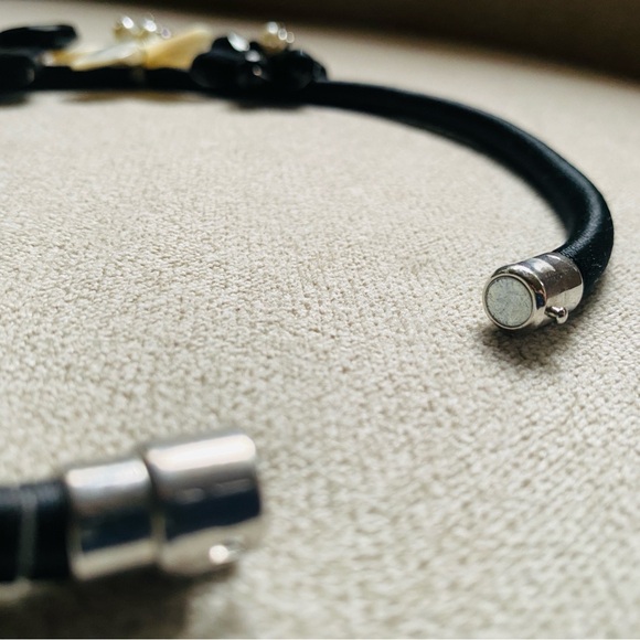 Cultured Mother of Pearl Floral Choker - Picture 4 of 6